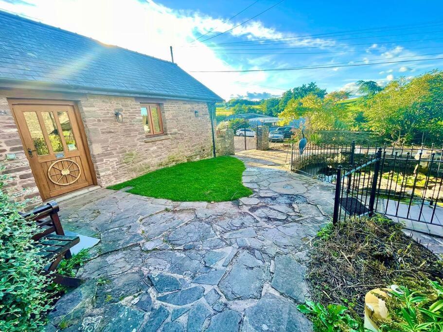 Stone Built Barn In A Beautiful Rural Setting Villa Llangwm-Isaf Екстериор снимка