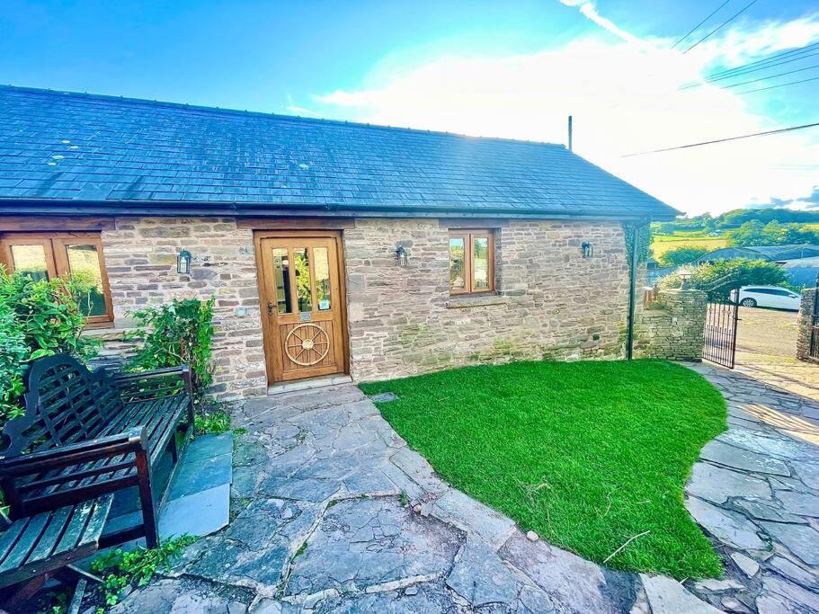 Stone Built Barn In A Beautiful Rural Setting Villa Llangwm-Isaf Екстериор снимка